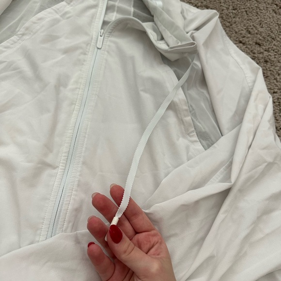 Lululemon rain jacket - Picture 4 of 5